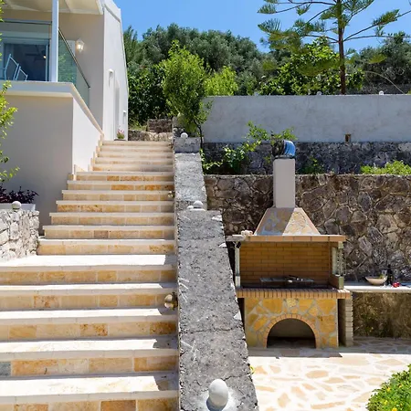 Alisachni Maisonette * Apraos