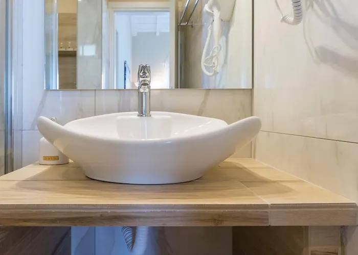 Alisachni Maisonette * Apraos