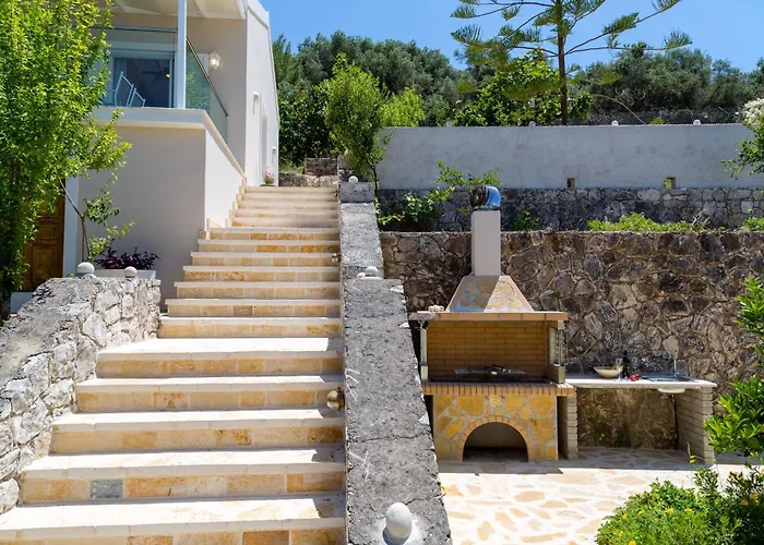 Alisachni Maisonette * Apraos